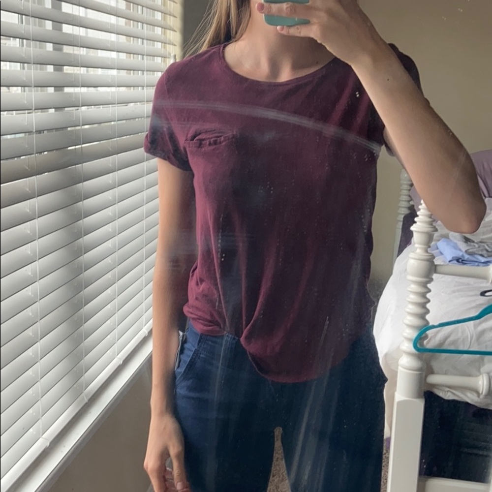 Basic red tee - Picture 2 of 2